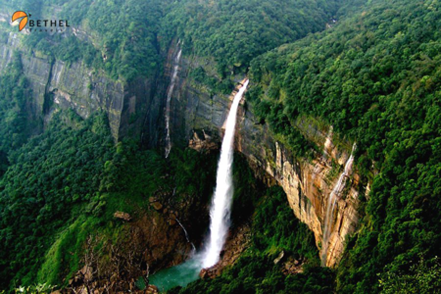 Shillong – Cherrapunjee – Mawlynnong Tour